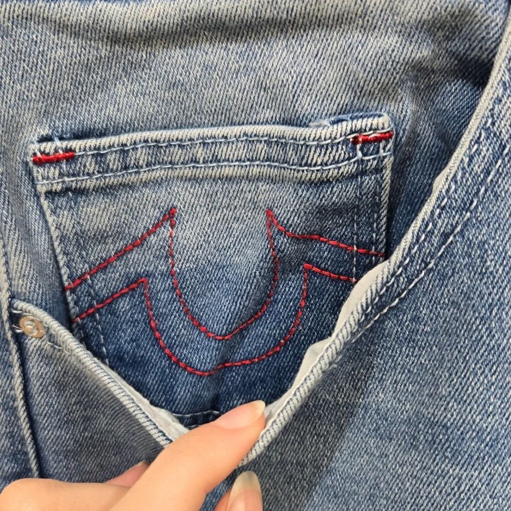 True Religion Geno Relaxed Slim Jeans 34 Light‎ Wash Red Stitch Logo Streetwear
